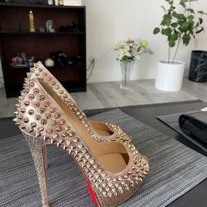 Amazing shoe!! Barely used python in gold